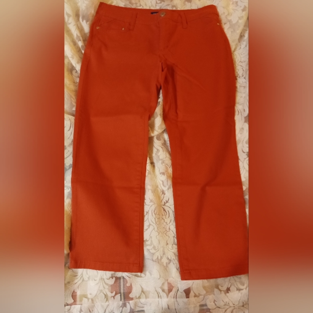 Bandolino Sz 6 Capris Pink. NWOT